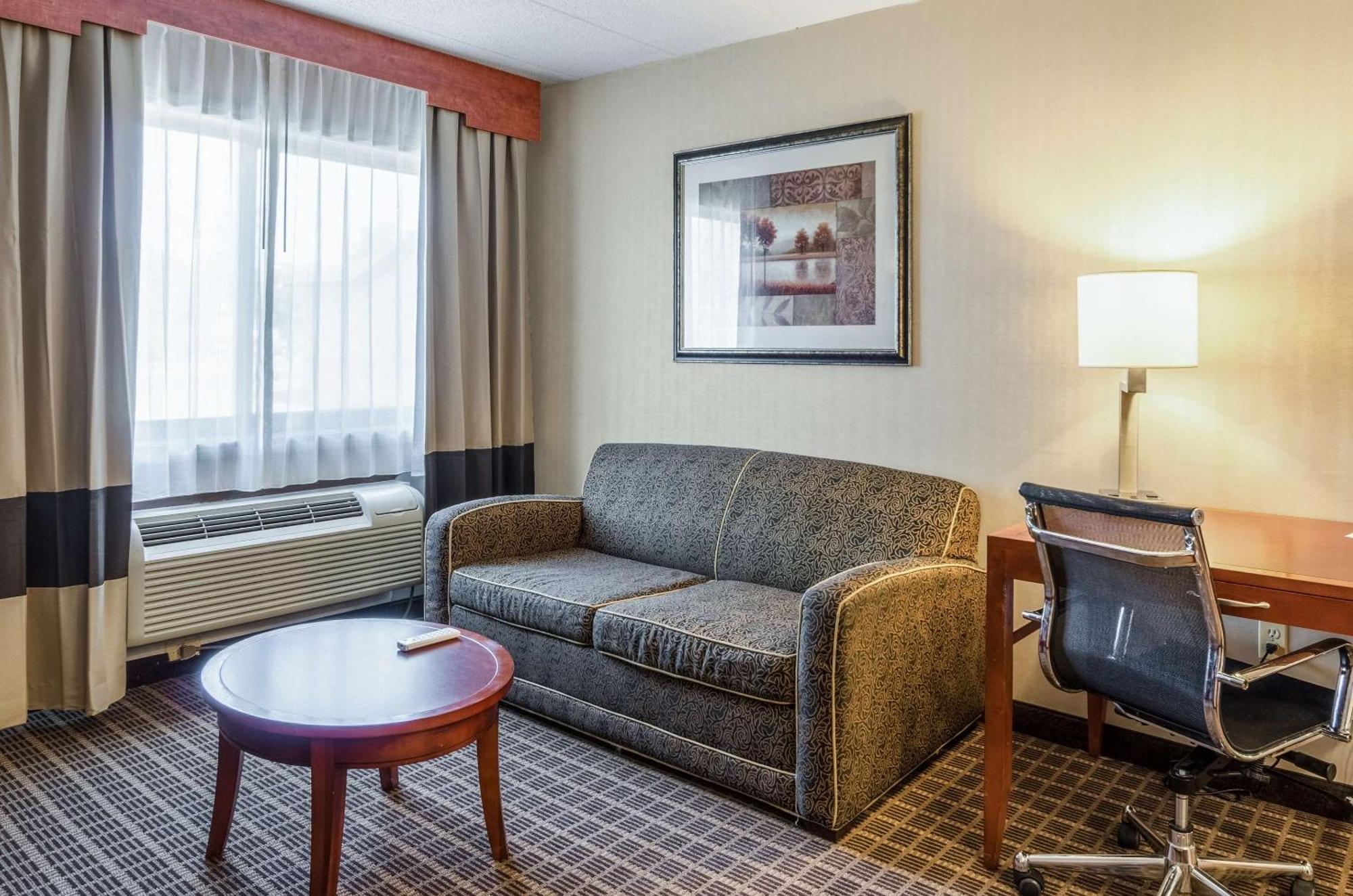 Comfort Inn & Suites West Springfield Esterno foto