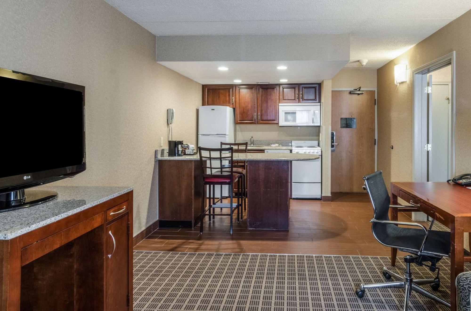 Comfort Inn & Suites West Springfield Esterno foto
